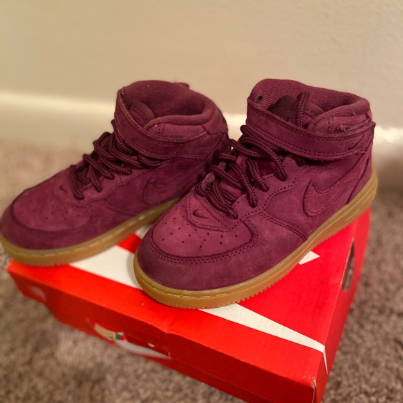 Air Force 1 - Picture 1 of 4